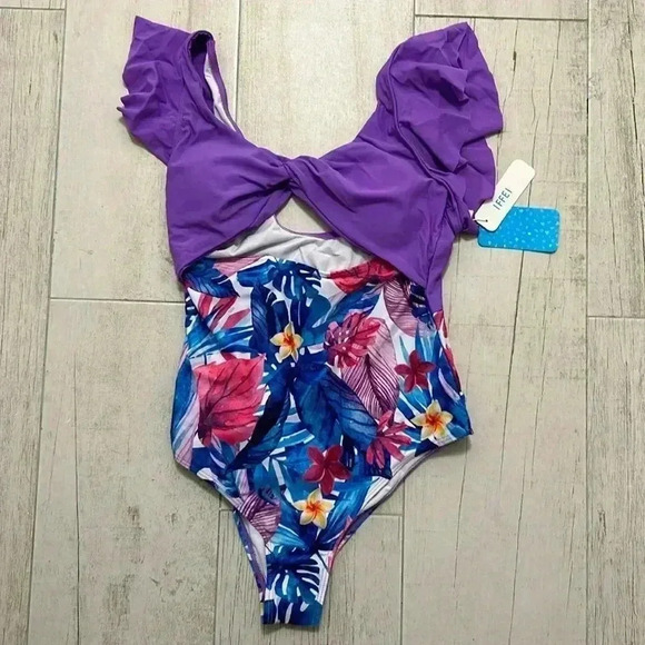 One peice bathing suit - Picture 1 of 3